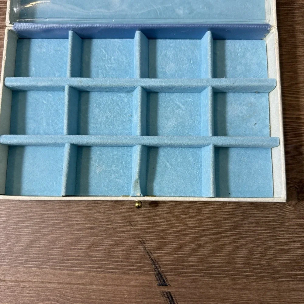 Vintage Lady Buxton Hinged Travel Case Cream White Blue Lined